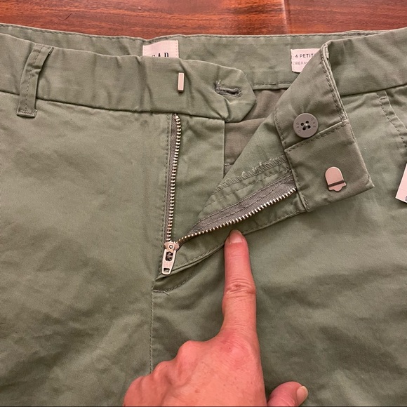 NWT Gap Bermuda Short .Size 4p - Picture 7 of 9